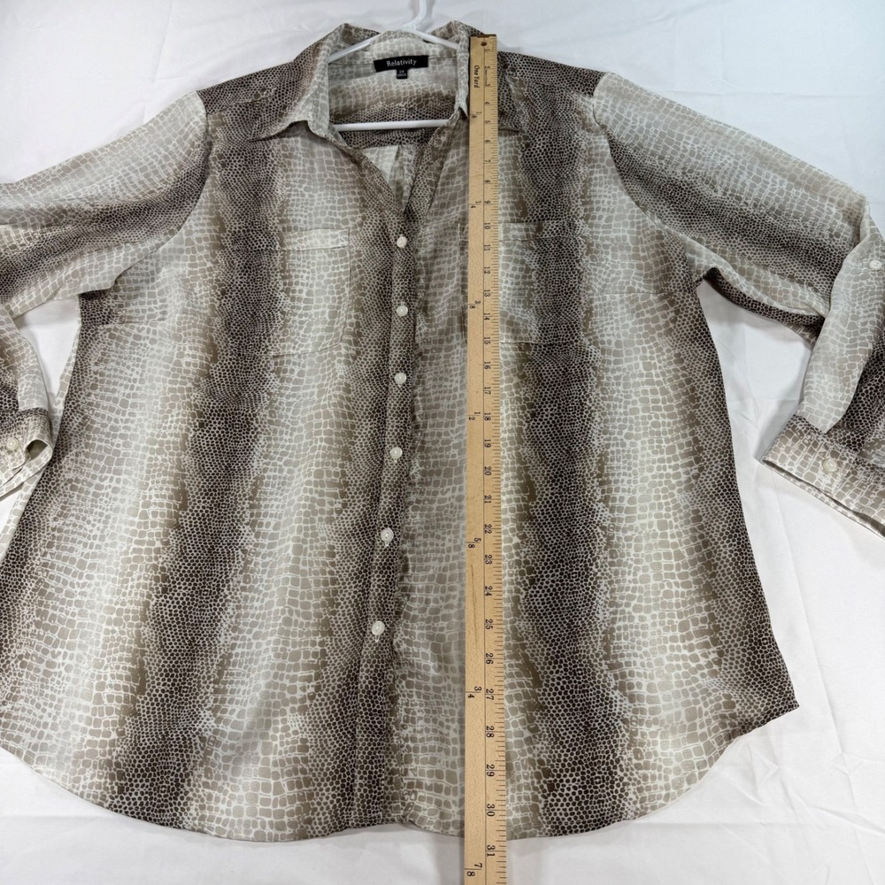 Relativity Womens 2X Snakeskin Print Button Down Blouse Tan Brown Roll TabSleeve - Picture 9 of 9